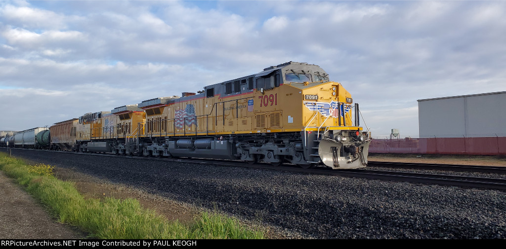 UP 7091 and UP 7089 The UP Fresno Local wait in The Madera Siding waiting for a northbound to Pass before heading south towards The UP Fresno Yard. 